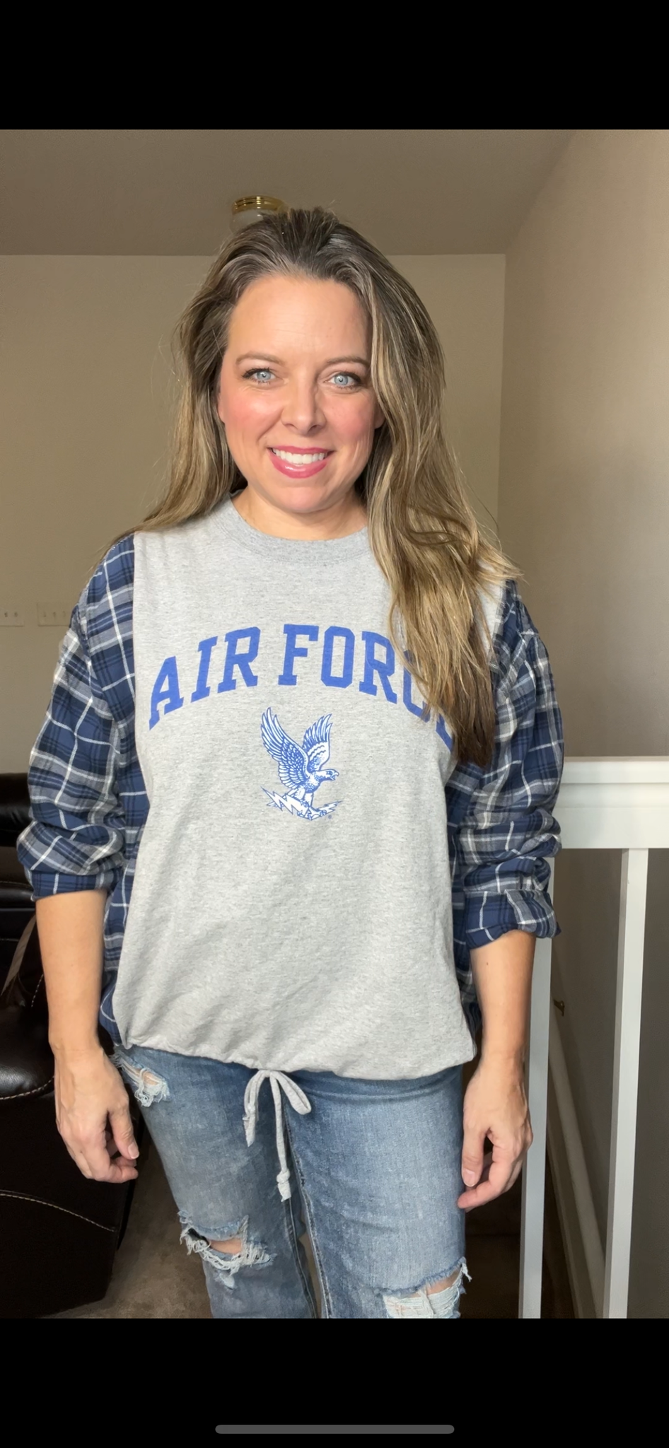 Upcycled Air Force – women’s XL – T-shirt with flannel sleeves￼