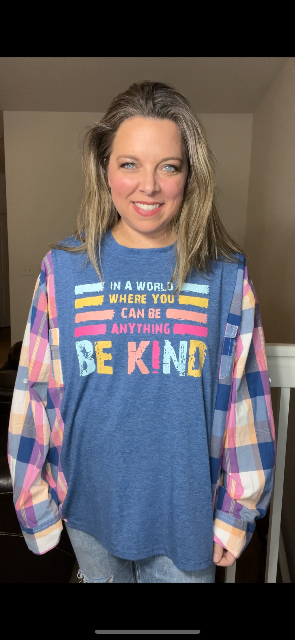 Upcycled Be kind – women’s 1X – thin T-shirt with thin cotton sleeves