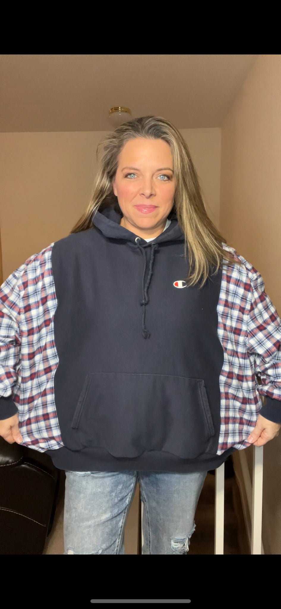 Champion Navy – woman’s XL – thick sweatshirt with flannel sleeves