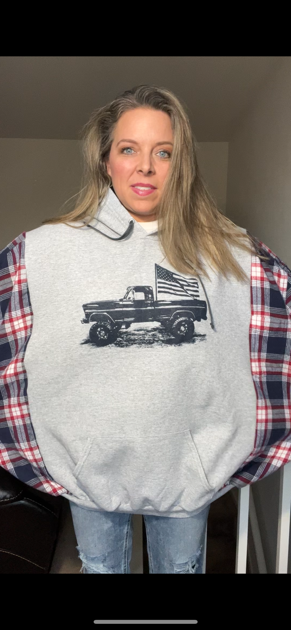 Upcycled Truck – women’s 4X - soft thick sweatshirt with flannel sleeves￼