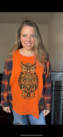 Upcycled Owl – women’s medium/large T-shirtmwith flannels sleeves￼