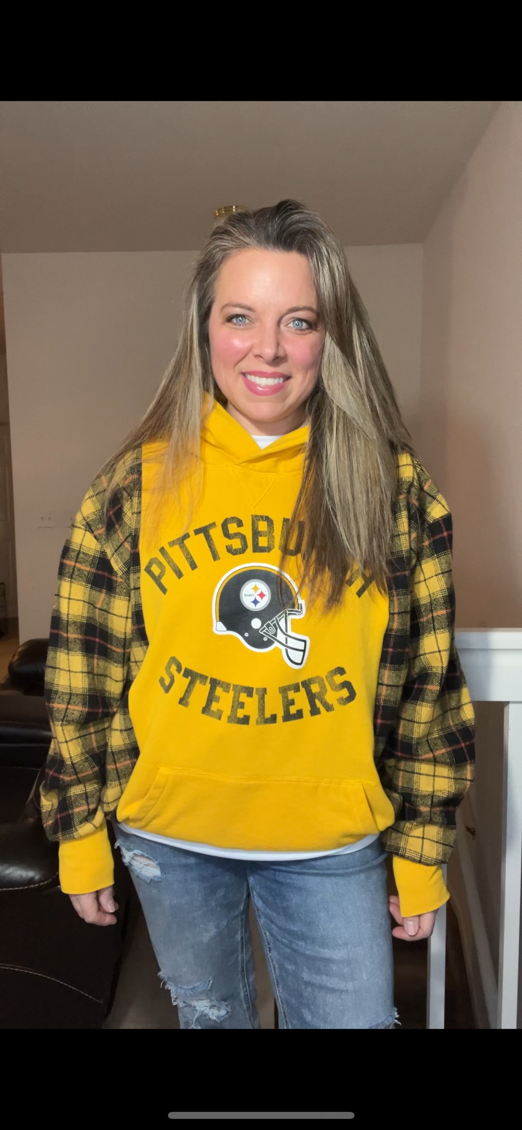 Upcycled Steelers – women’s M/L – midweight sweatshirt with thick flannel sleeves￼