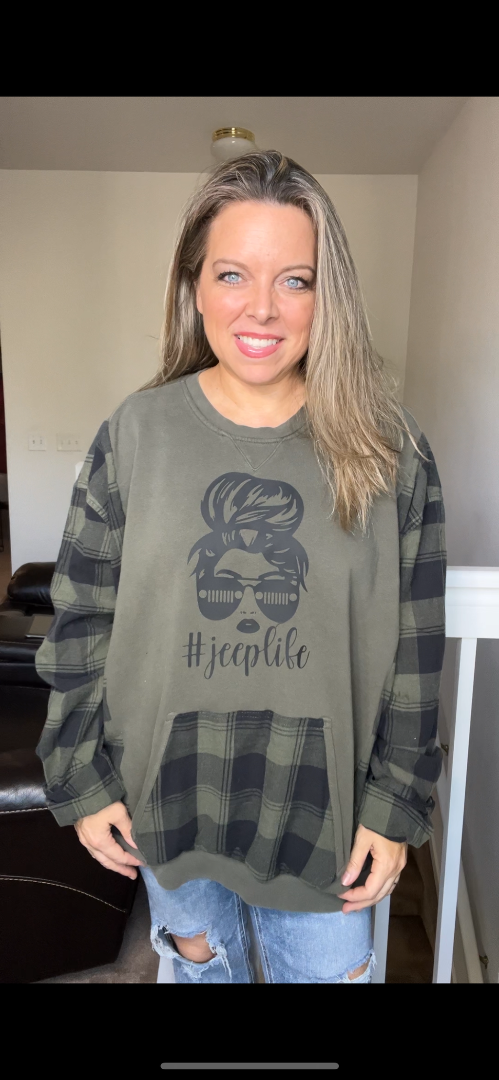 Upcycled Jeep – women’s 4X midweight sweatshirt with flannel sleeves