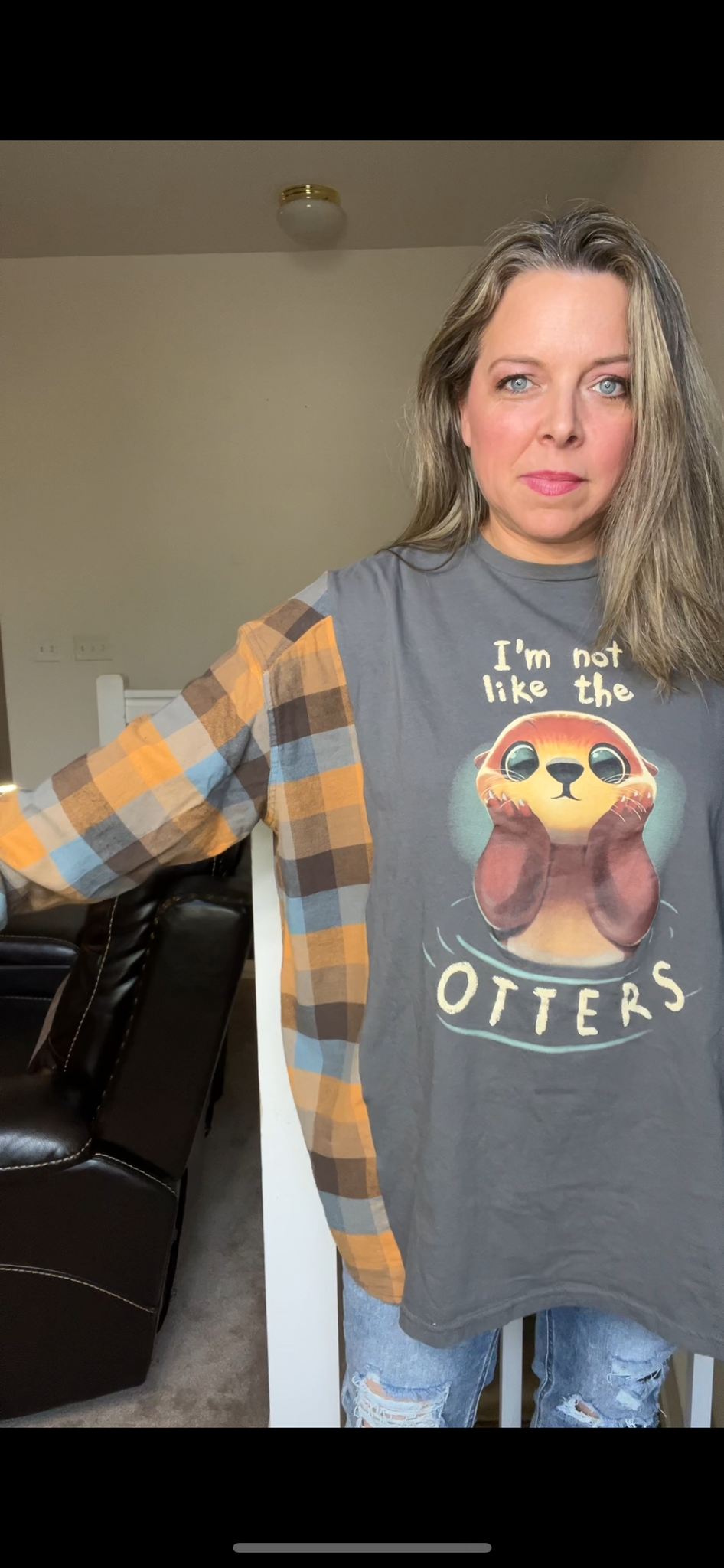 Upcycled Otter – women’s 1X T-shirt with flannel sleeves￼