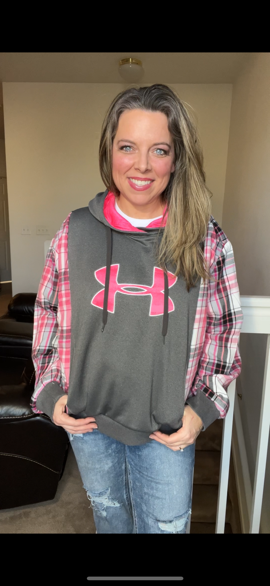 Upcycled Pink UA – women’s S/M – midweight sweatshirt with flannel sleeves￼