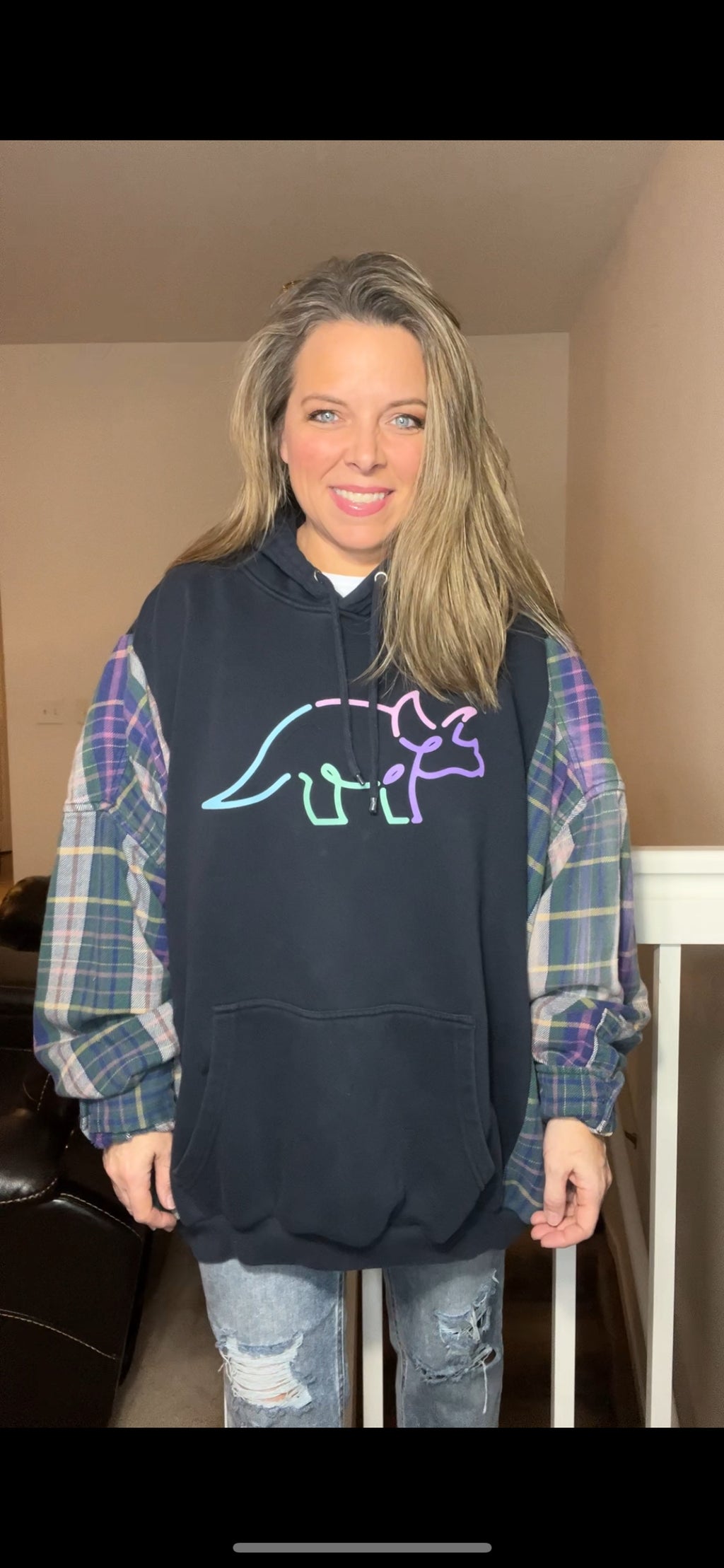 Dinosaur – woman’s 3X/4X – thick sweatshirt with thick flannel sleeves ￼