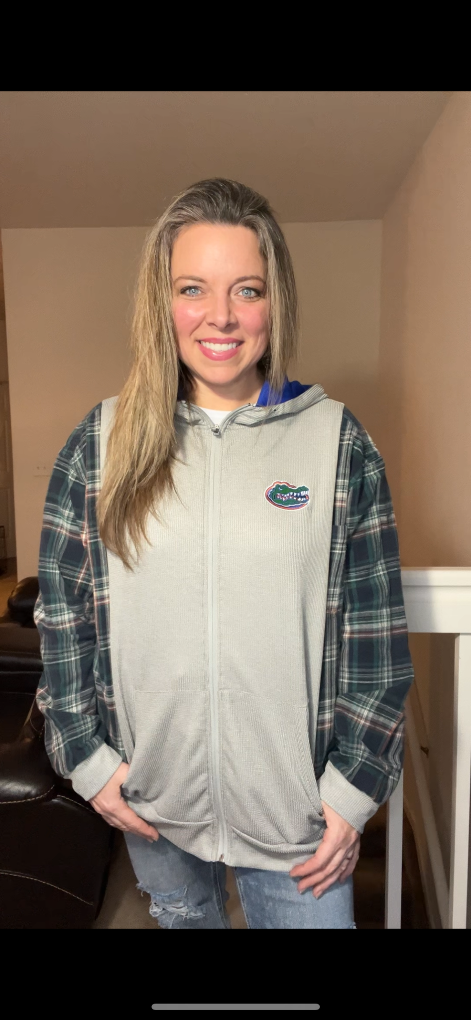 Upcycled Gators zip – women’s L/XL – thin textured shirt with a flannel sleeves￼