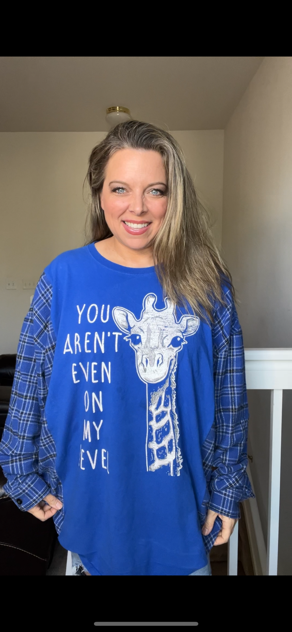 Upcycled Giraffe – women’s 4X/5X T-shirt with flannel sleeves