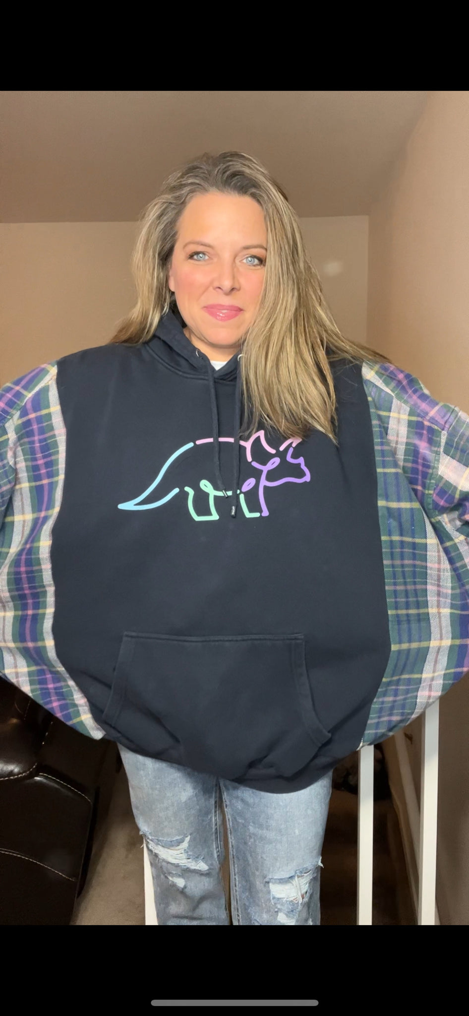 Dinosaur – woman’s 3X/4X – thick sweatshirt with thick flannel sleeves ￼