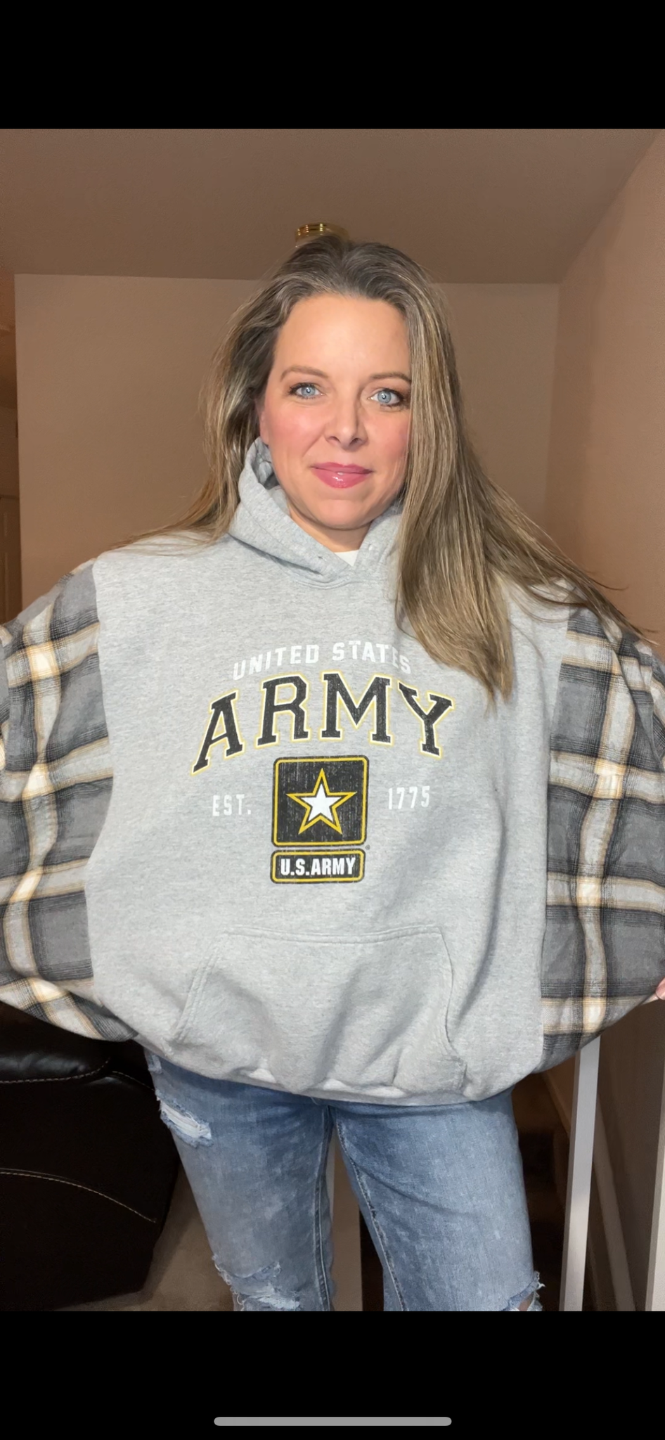 Upcycled Army – women’s M/L – midweight sweatshirt with flannel sleeves￼
