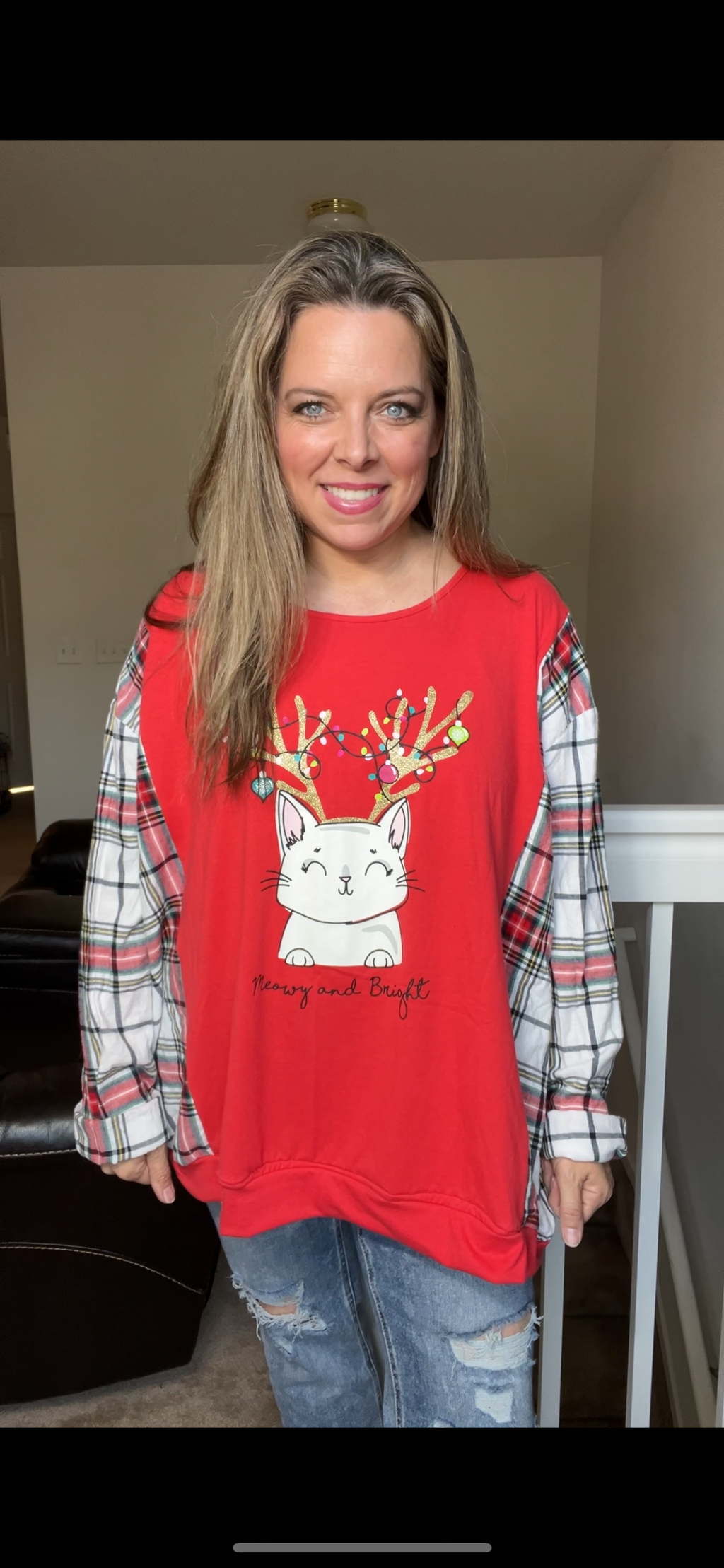 Upcycled Christmas cat – women’s 1X – thin T-shirt with flannel sleeves￼