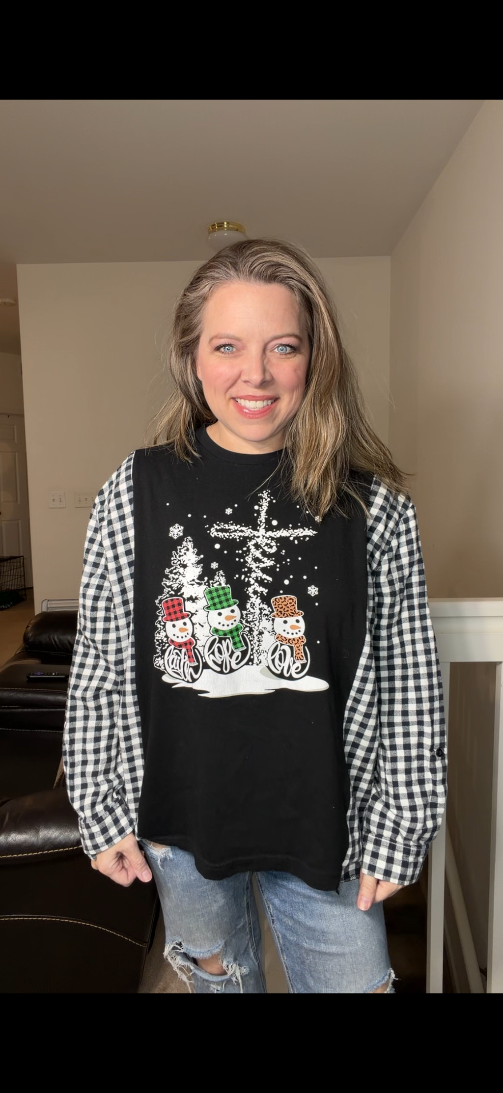Upcycled Jesus Snow – women's large T-shirt with flannel sleeves