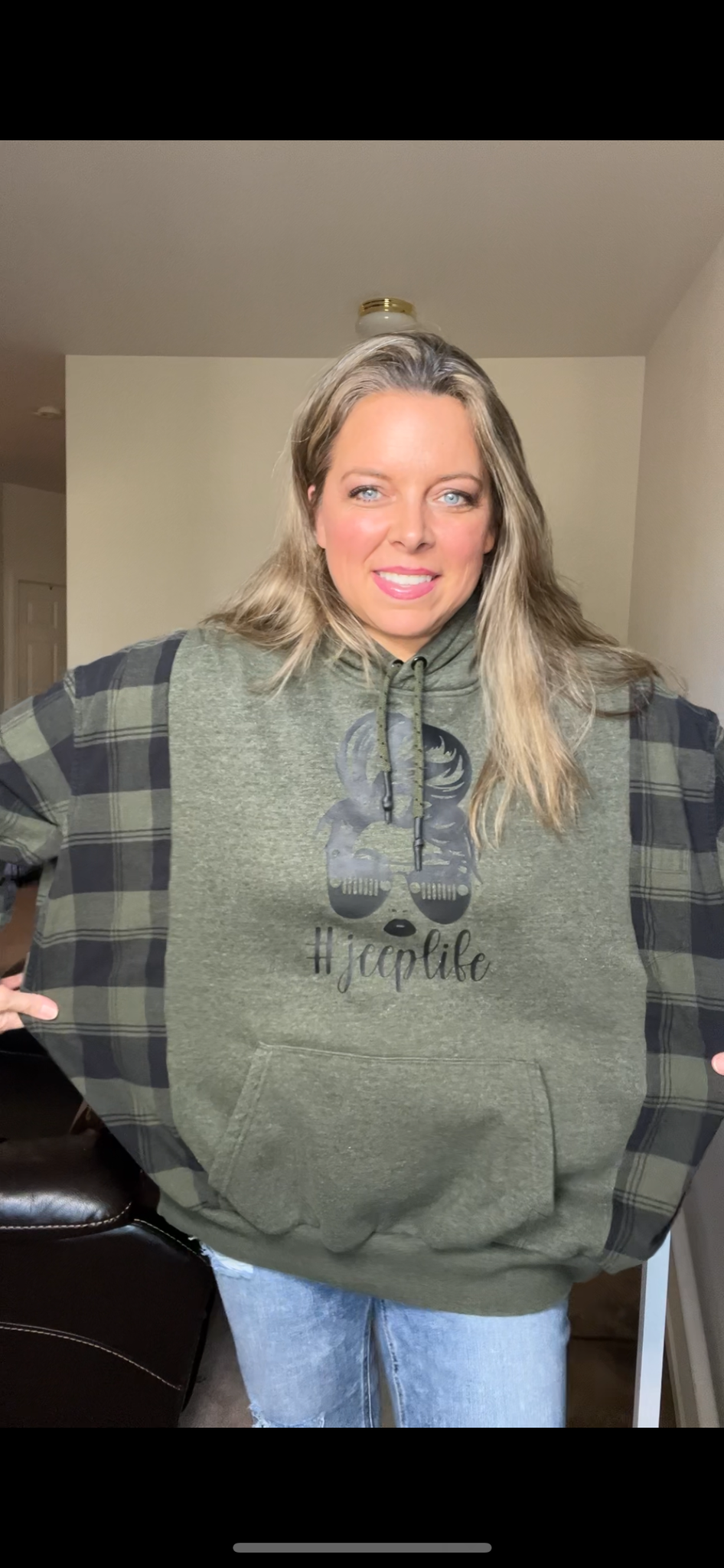 Upcycled Jeep Life – women’s 1X – midweight sweatshirt with flannel sleeves ￼