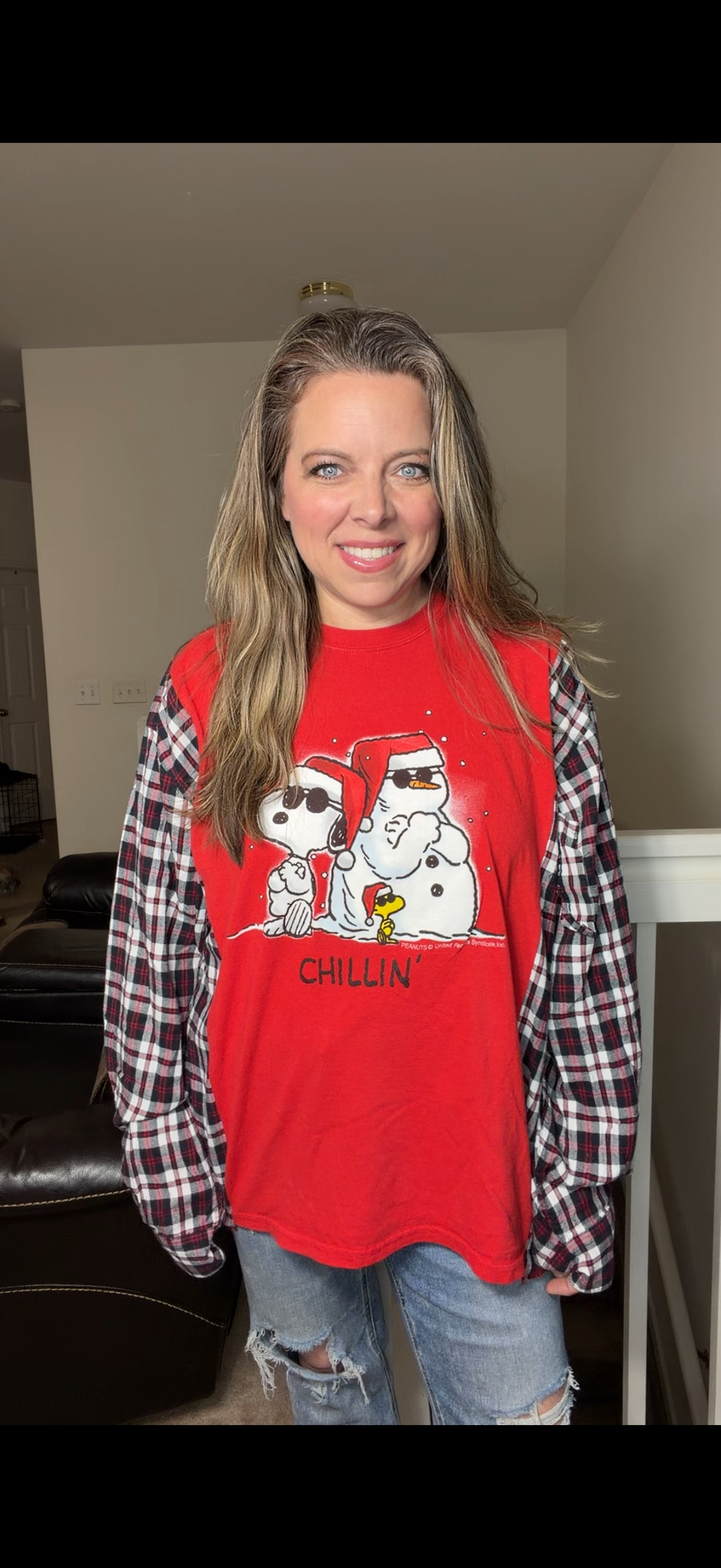 Upcycled Snoopy Chillin – women's 1X T-shirt with flannel sleeves ￼
