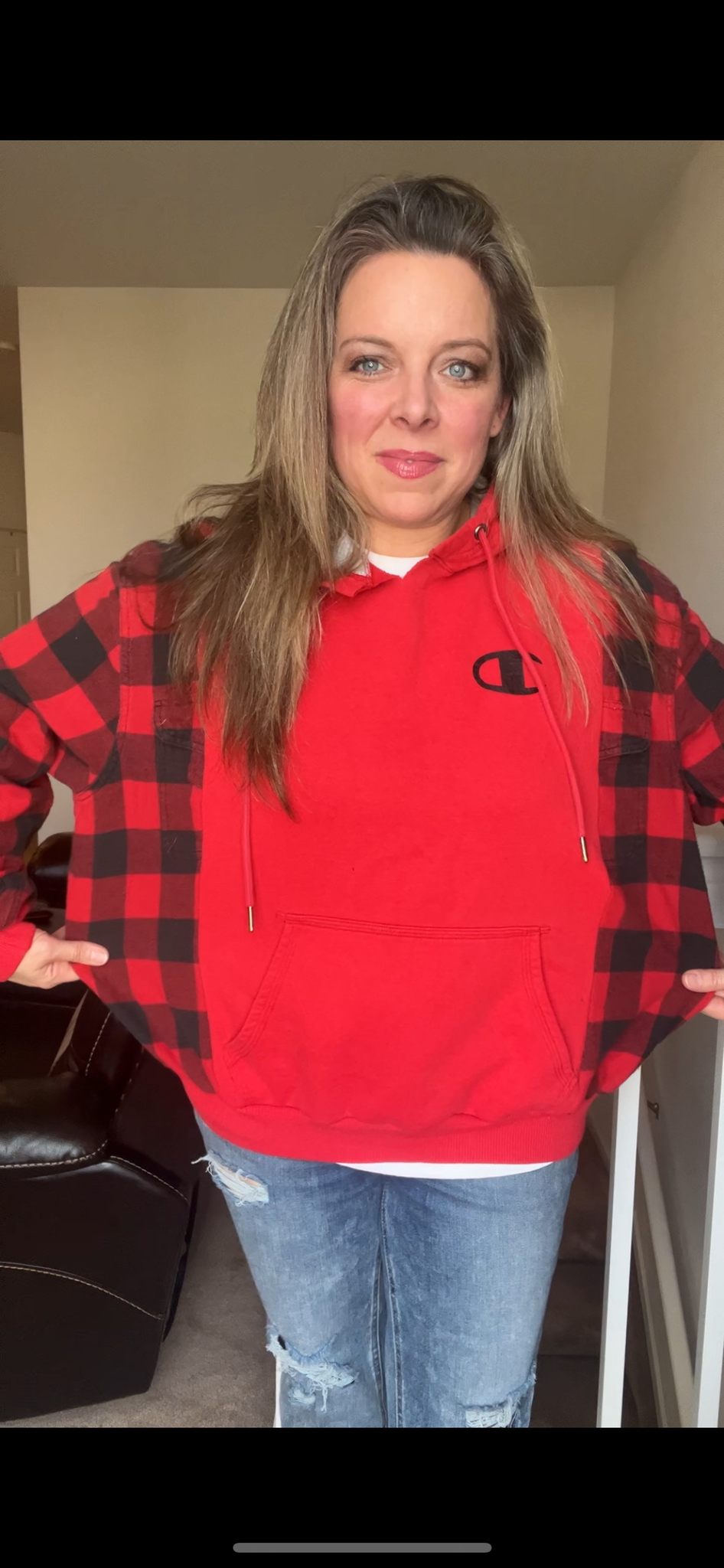 Upcycled Champion Red – women’s M/L – midweight sweatshirt with flannel sleeves￼