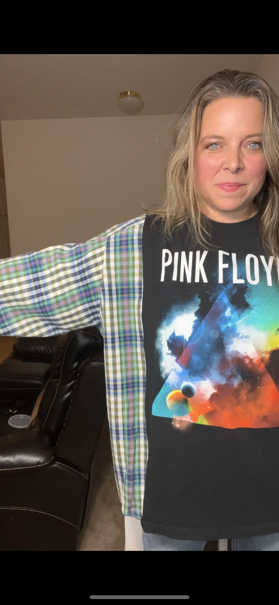 Upcycled Pink Floyd – women’s 3X – T-shirt with flannel sleeves