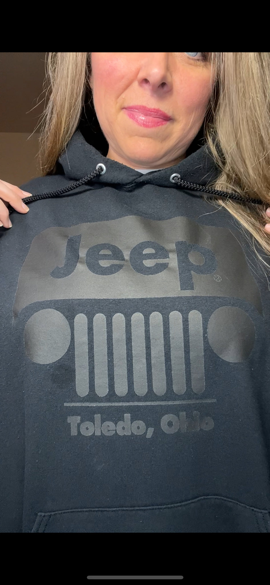 Jeep Black - woman’s L/XL - thick sweatshirt with flannel sleeves ￼