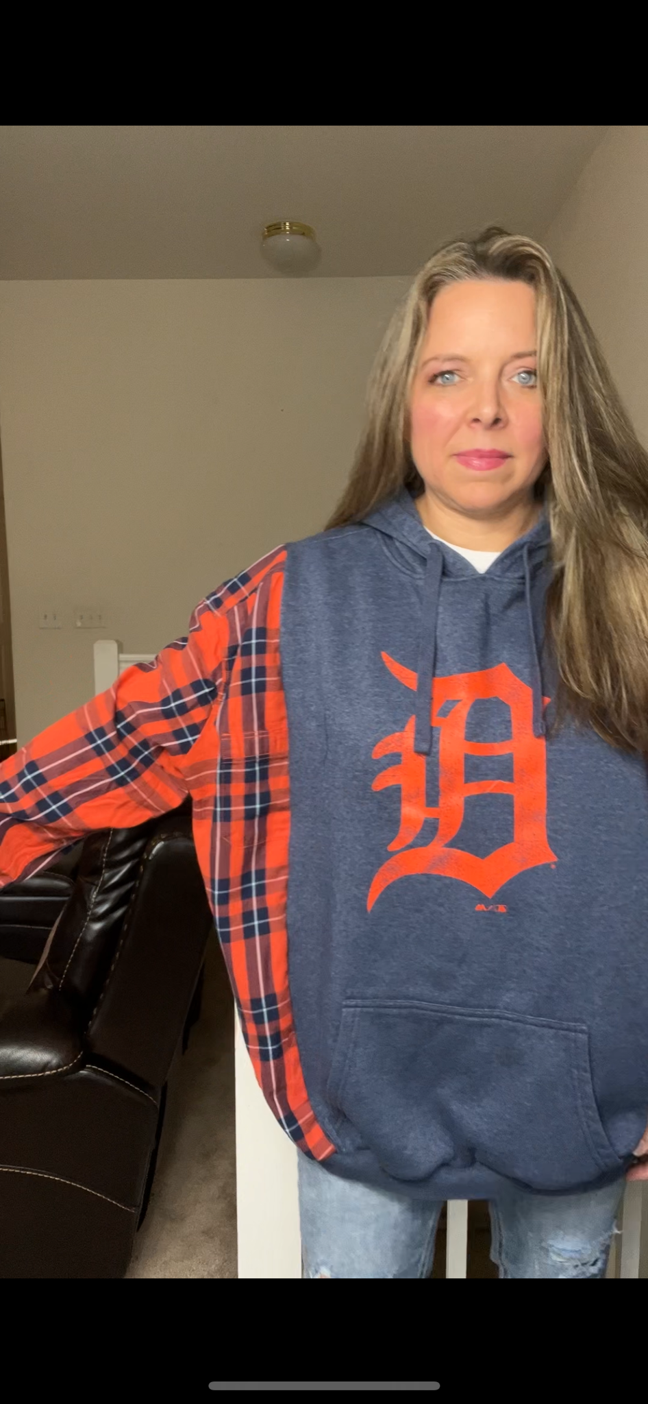 Upcycled Tigers – women’s 2X – midweight sweatshirt with flannel sleeves￼