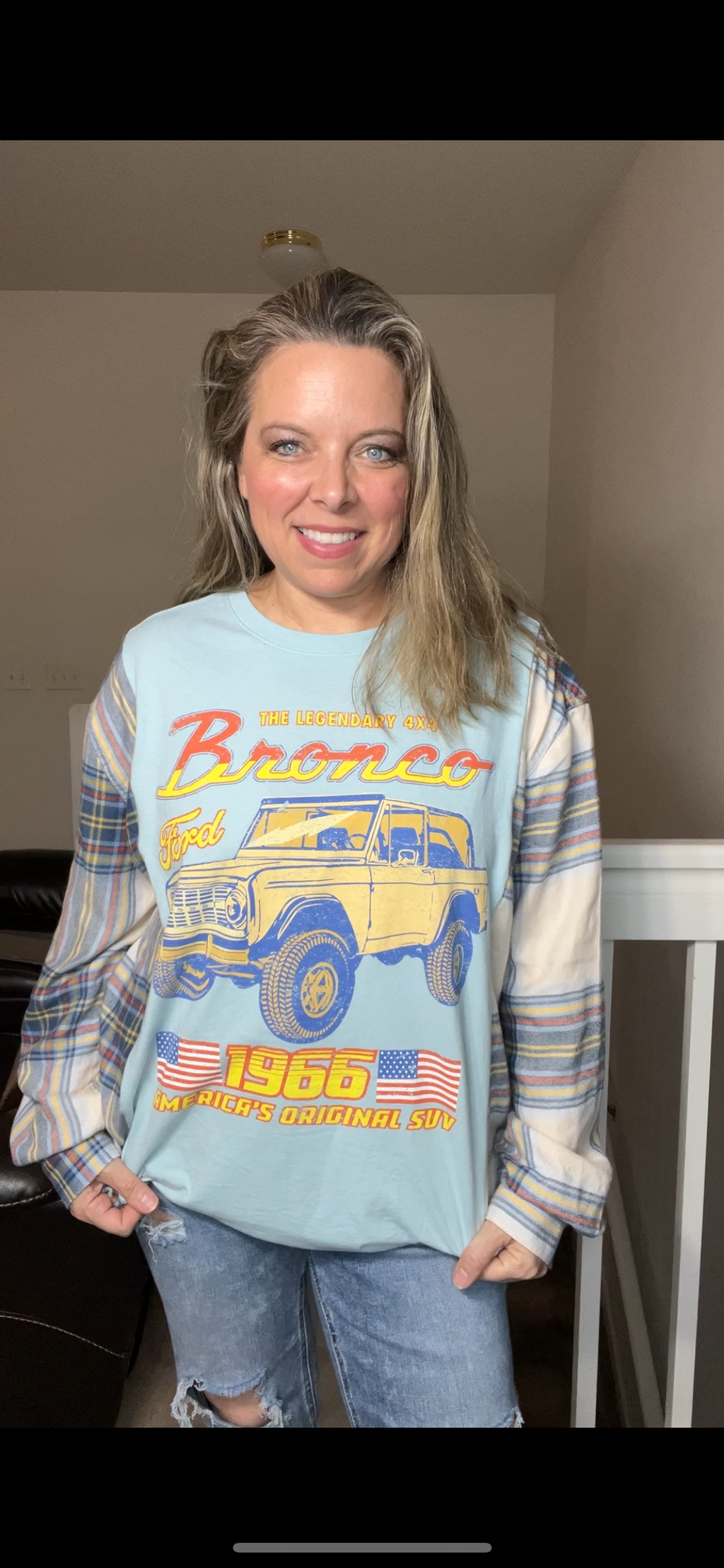 Upcycled Bronco – women’s 1X T-shirt with thin flannel sleeves – sleeves more narrow