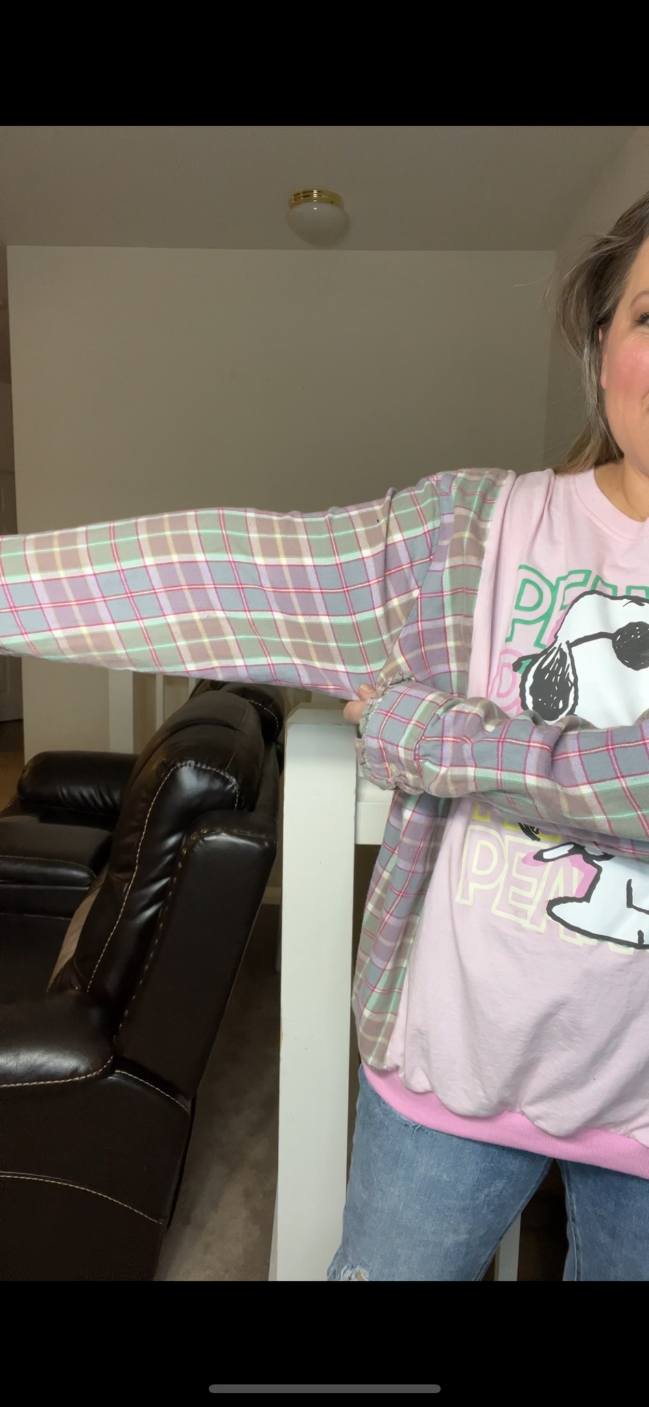 Upcycled Snoopy pink – women’s 2X – T-shirt with flannel sleeves