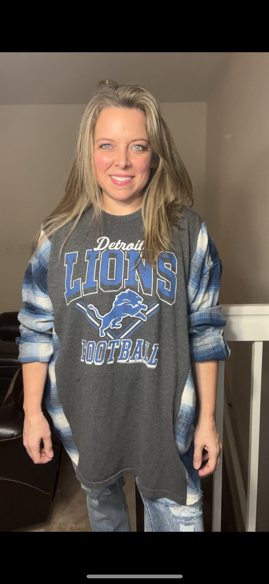 Upcycled Lions – women’s 2X – Tshirt with flannel sleeves￼