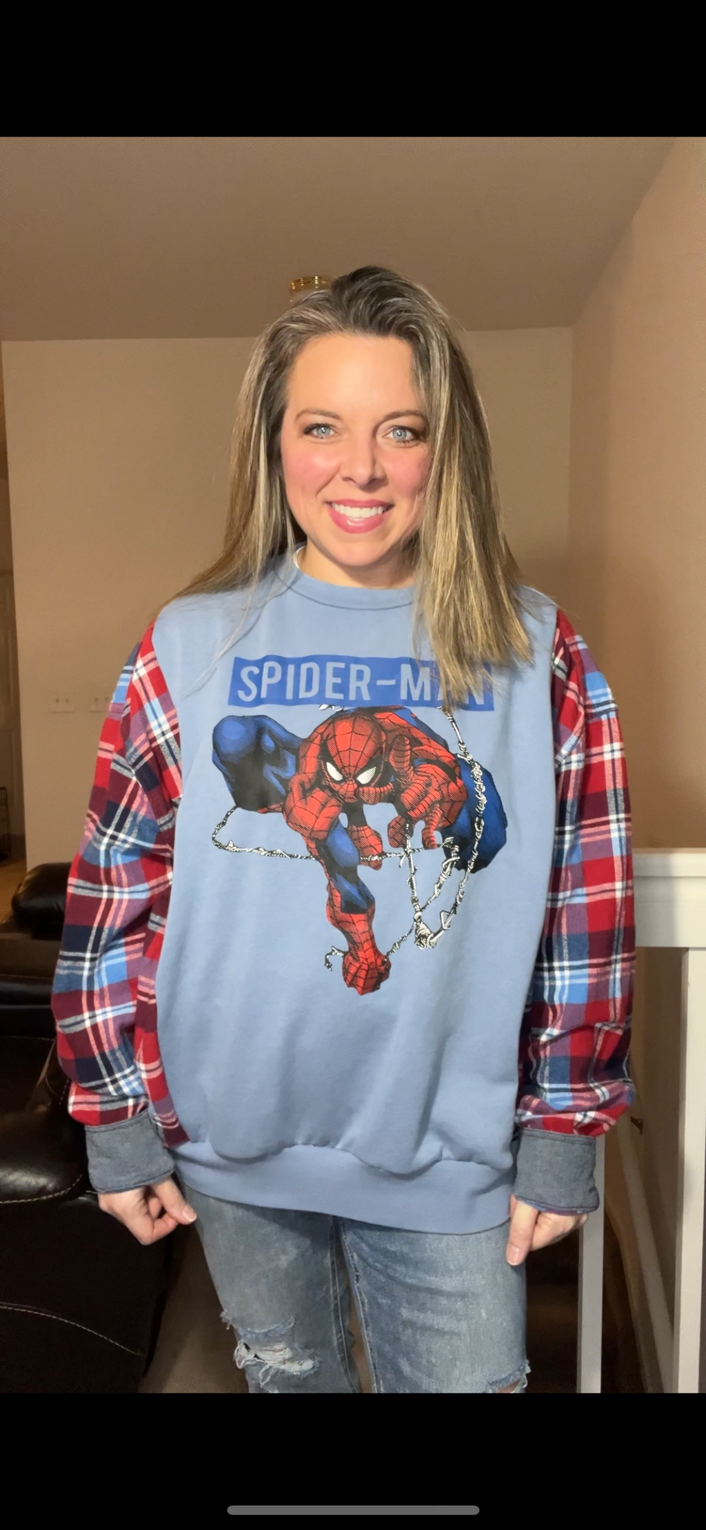 Upcycled Spiderman – women’s XL – thin sweatshirt with flannel sleeves￼