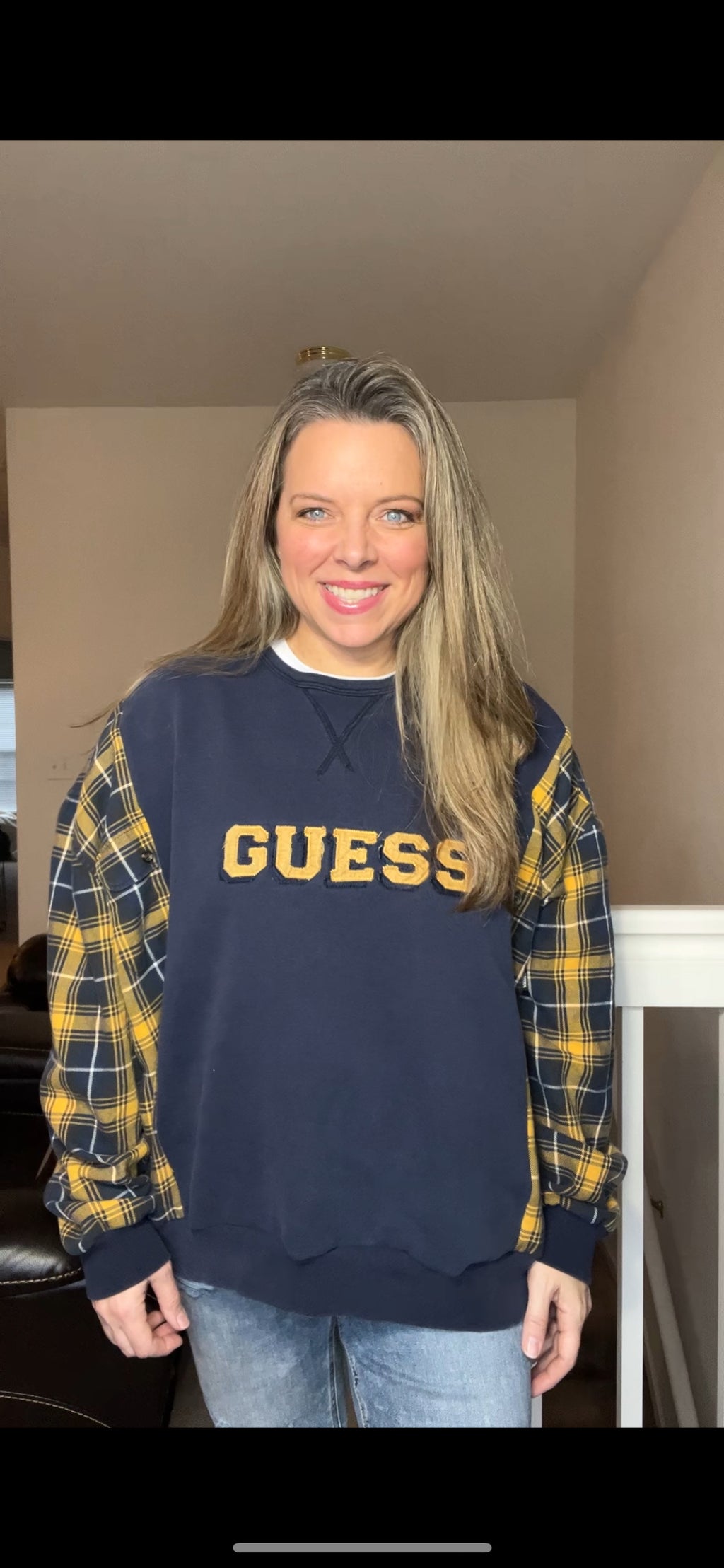 Vintage Guess - woman’s XL - midweight sweatshirt with thin flannel sleeves ￼