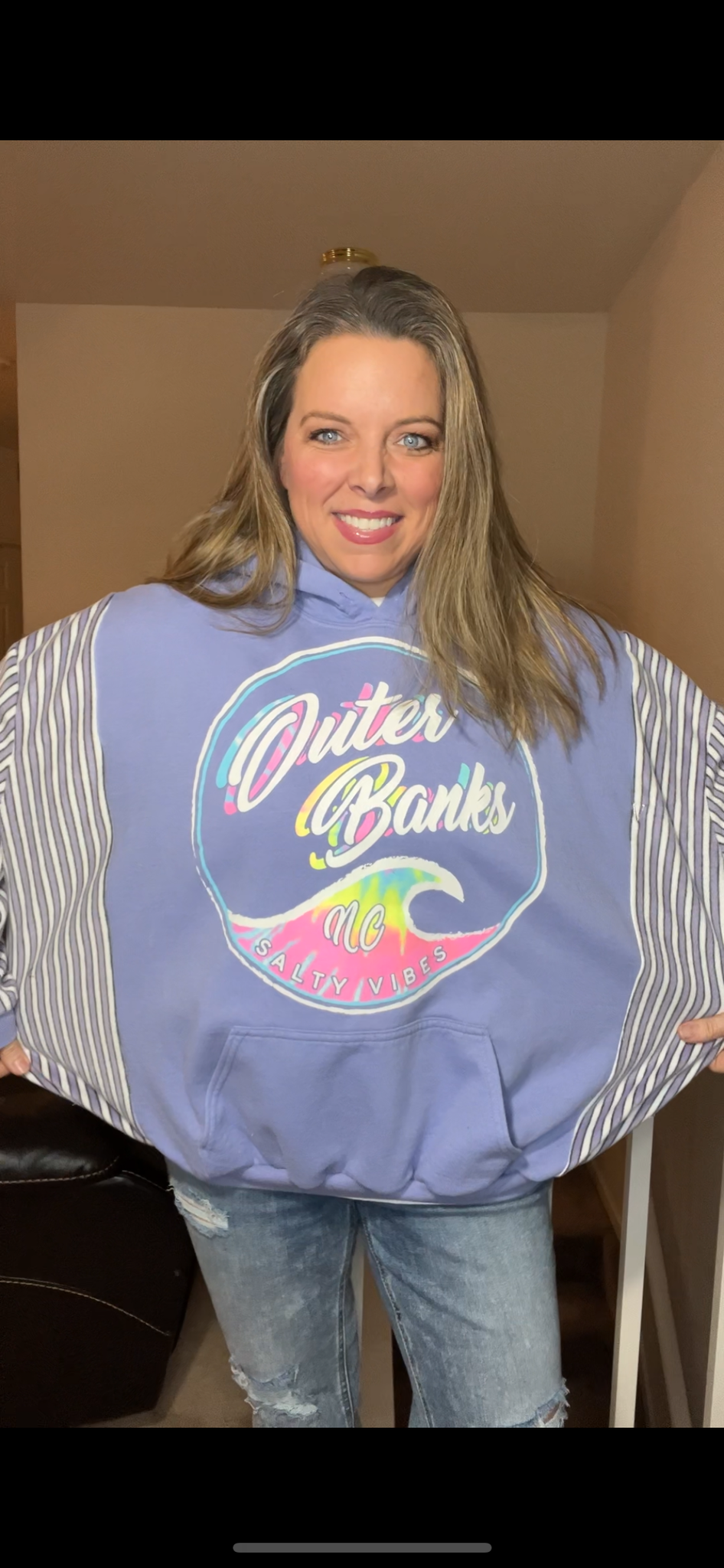 Upcycled Outer Banks – women’s XL – Midweight sweatshirt with fuzzy sleeves￼