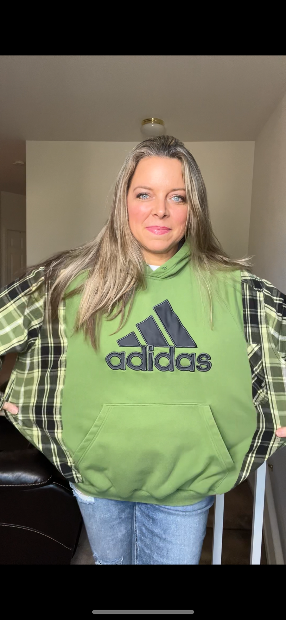 Upcycled Adidas green – women’s L/XL – midweight sweatshirt with flannel sleeves￼