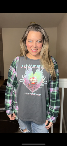 Upcycled Journey – women’s large/XL – T-shirt with flannel sleeves