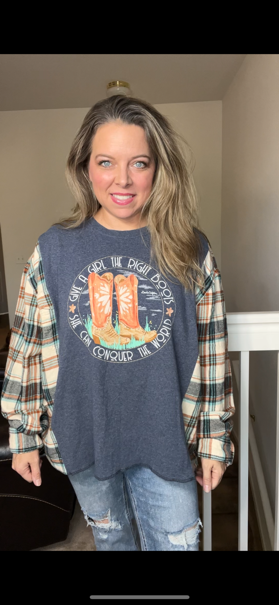 Upcycled Boots – women’s 1X – T-shirt with flannel sleeves￼