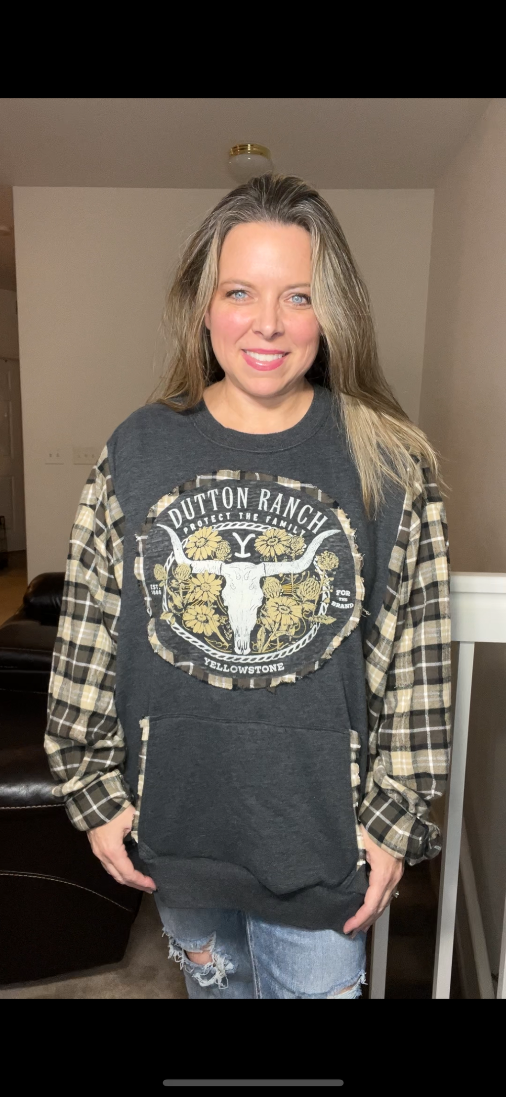 Upcycled Dutton ranch – women’s 4X – midweight sweatshirt with flannel sleeves￼