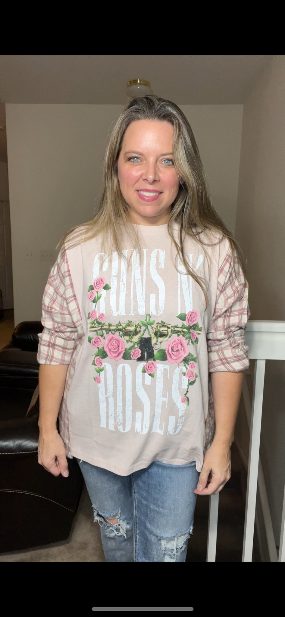 Upcycled Guns and roses – women’s M – thin T-shirt with soft flannel sleeves￼