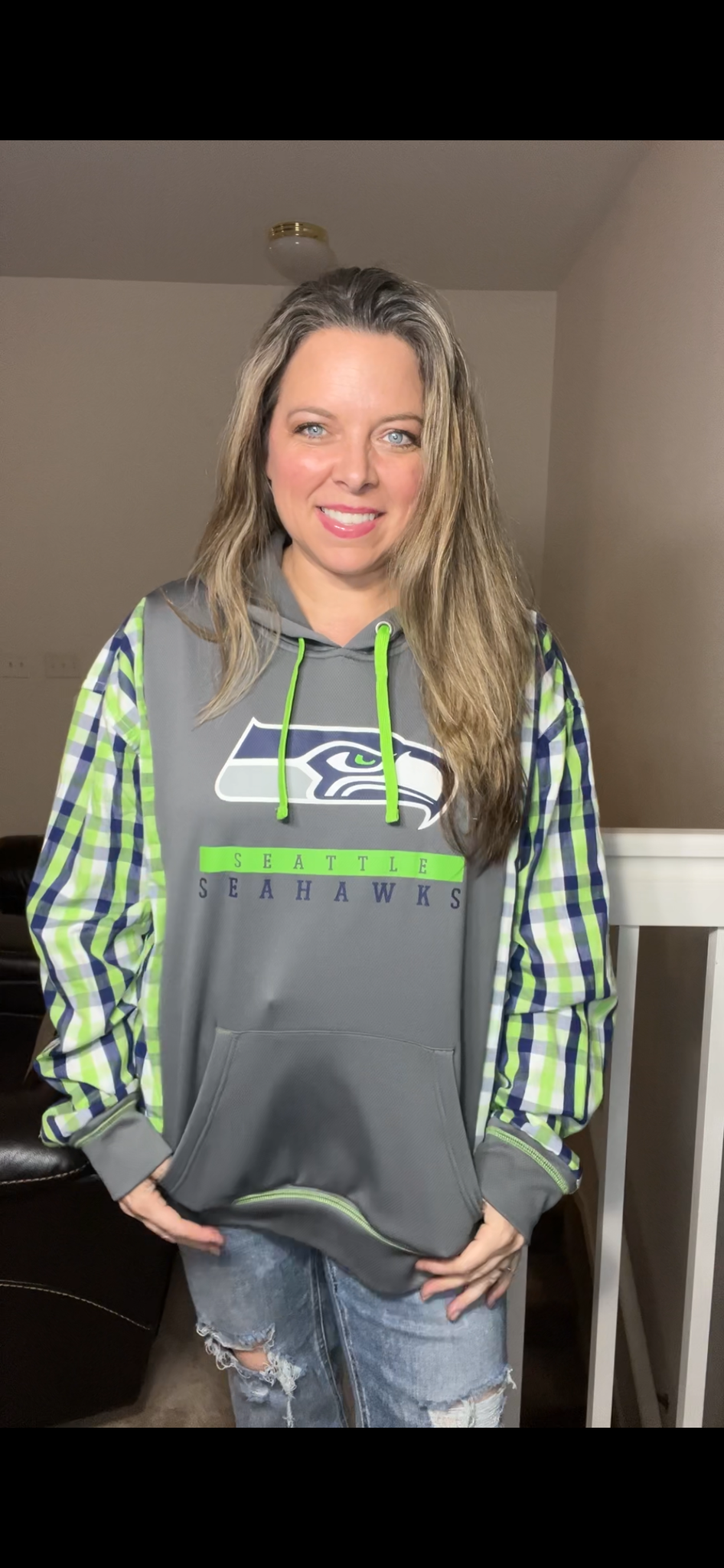 Upcycled Seahawks – women’s XL – midweight sweatshirt with cotton dress sleeves￼