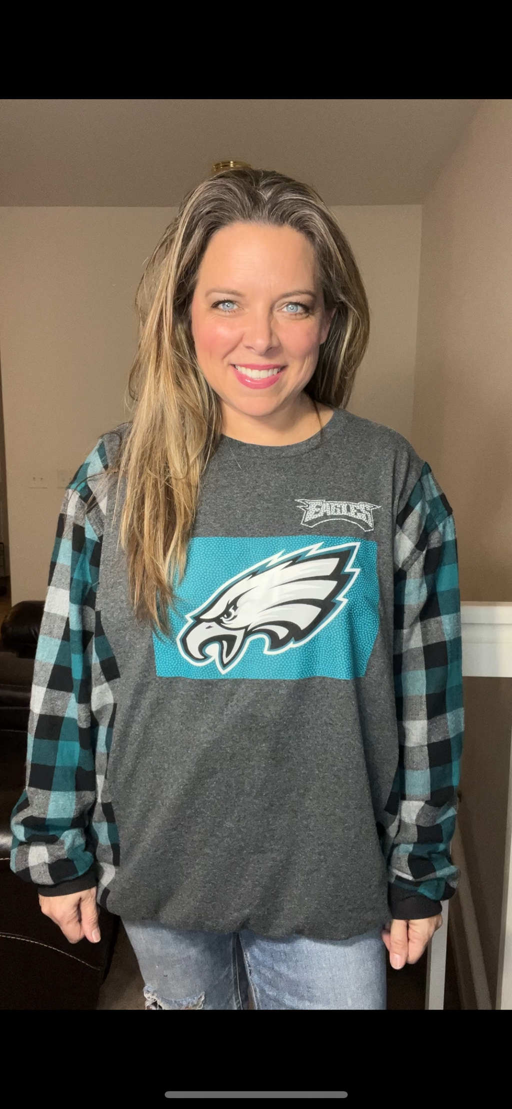 Upcycled Eagles – women’s 1X – thin T-shirt with flannel sleeves