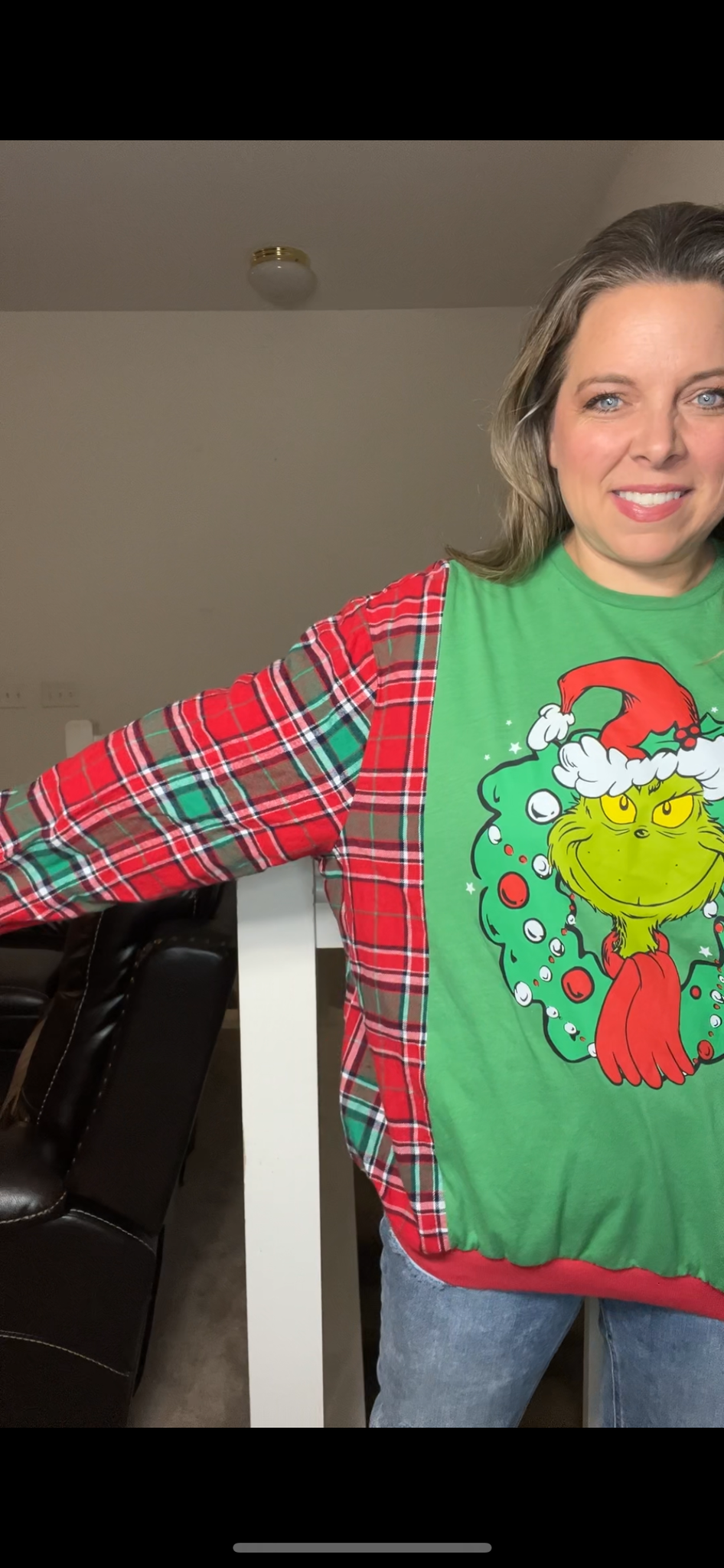 Upcycled Grinch green – women's one X – T-shirt with flannel sleeves ￼