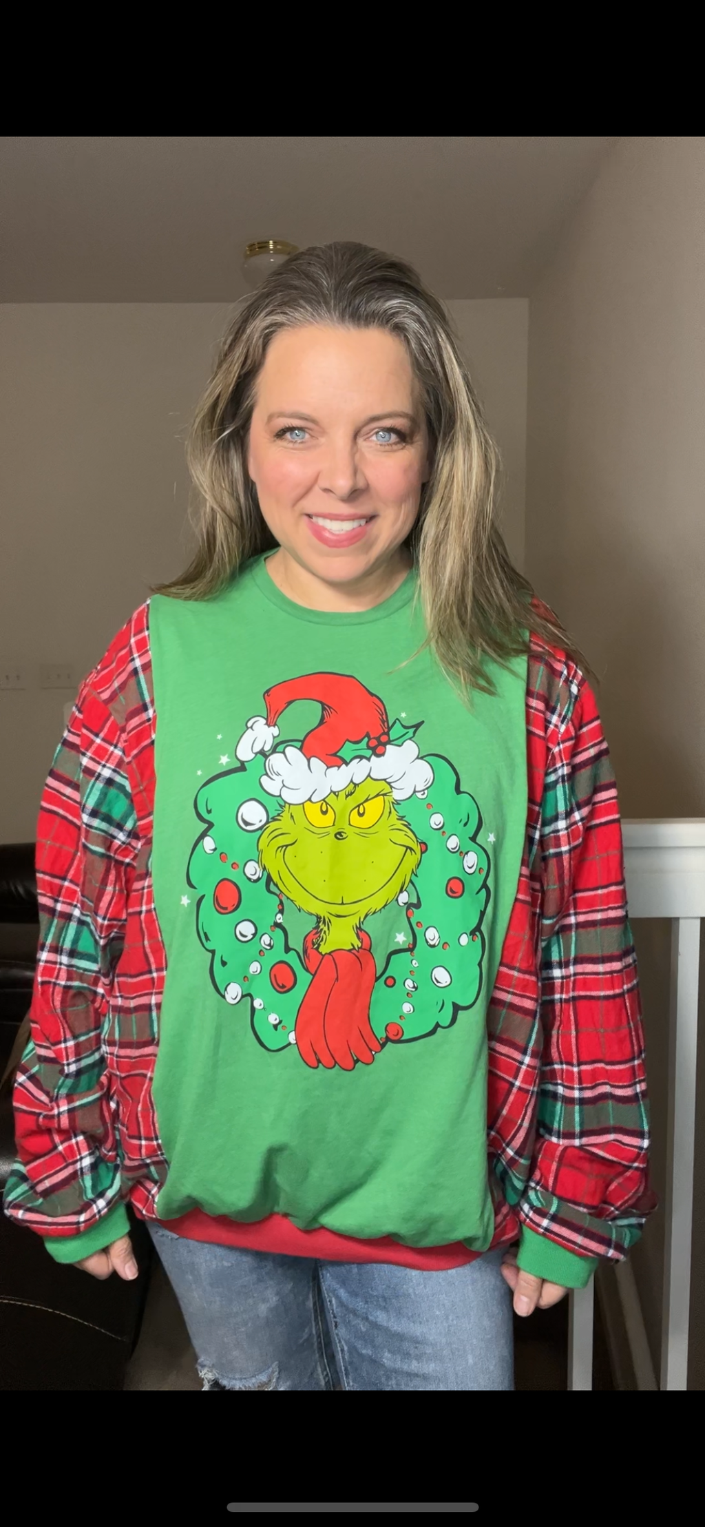 Upcycled Grinch green – women's one X – T-shirt with flannel sleeves ￼