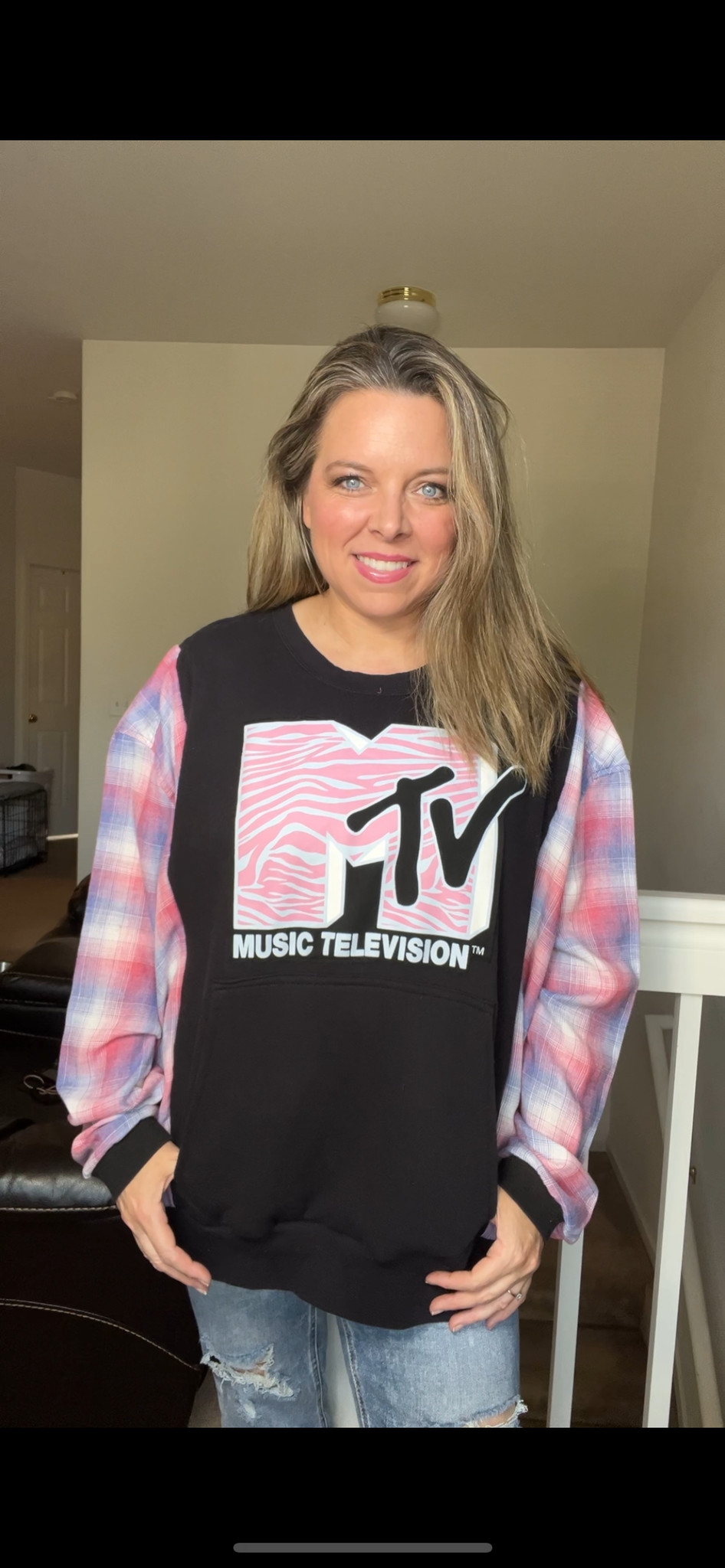 Upcycled MTV – women's 1X – midweight sweatshirt with thin flannel sleeves ￼