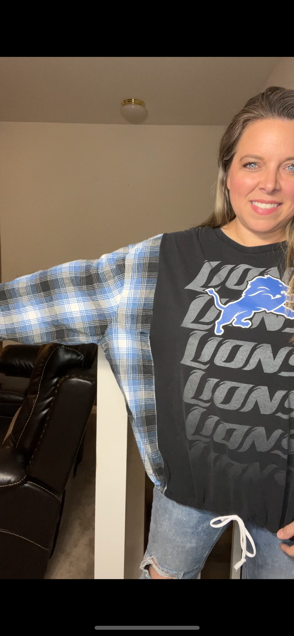 Upcycled Lions – women’s 2X – T-shirt with flannel sleeves