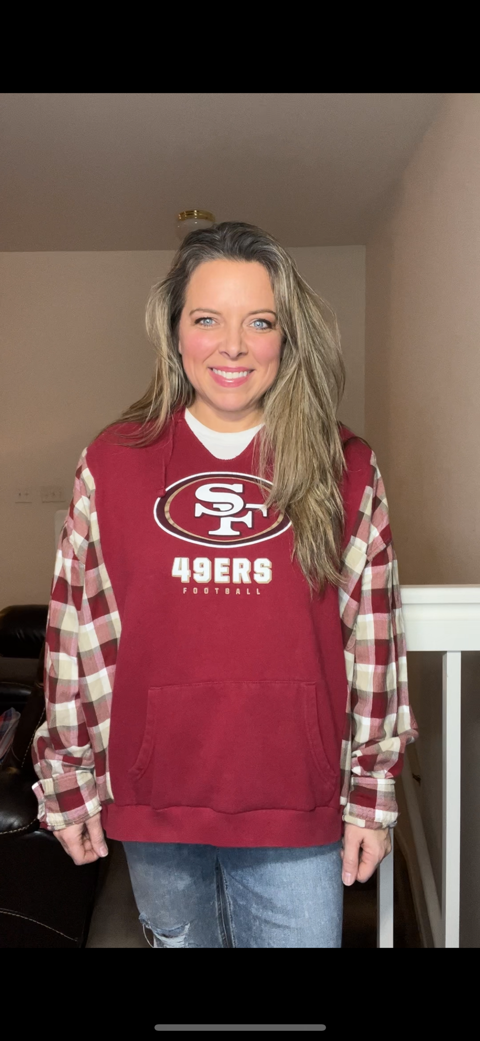 49ers - women’s M/L - wide but shorter  – thick sweatshirt with flannel sleeves ￼