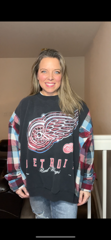 Red Wings – women’s 1X/2X – thick sweatshirt with thick flannel sleeves ￼