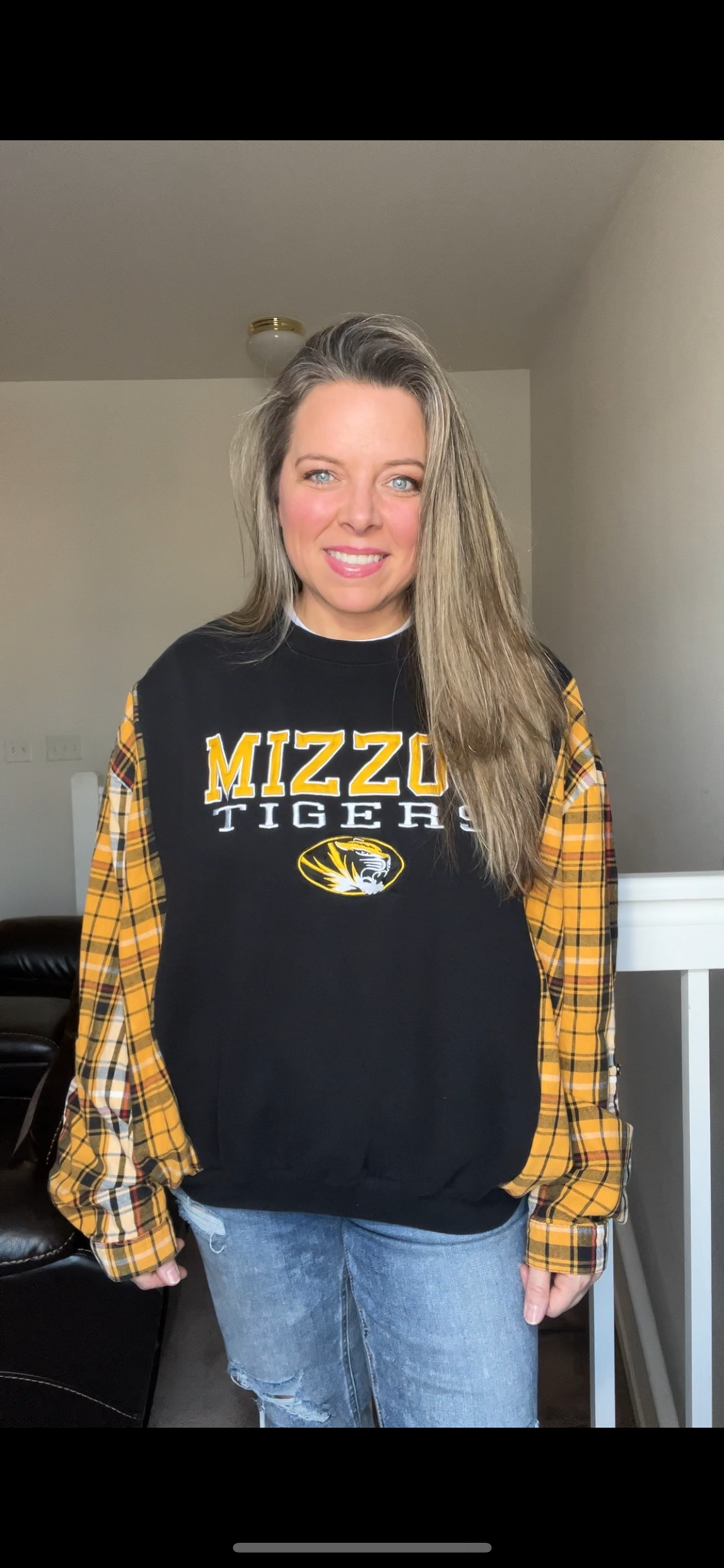 Upcycled Mizzou - woman M/L – thick sweatshirt with flannel sleeves ￼