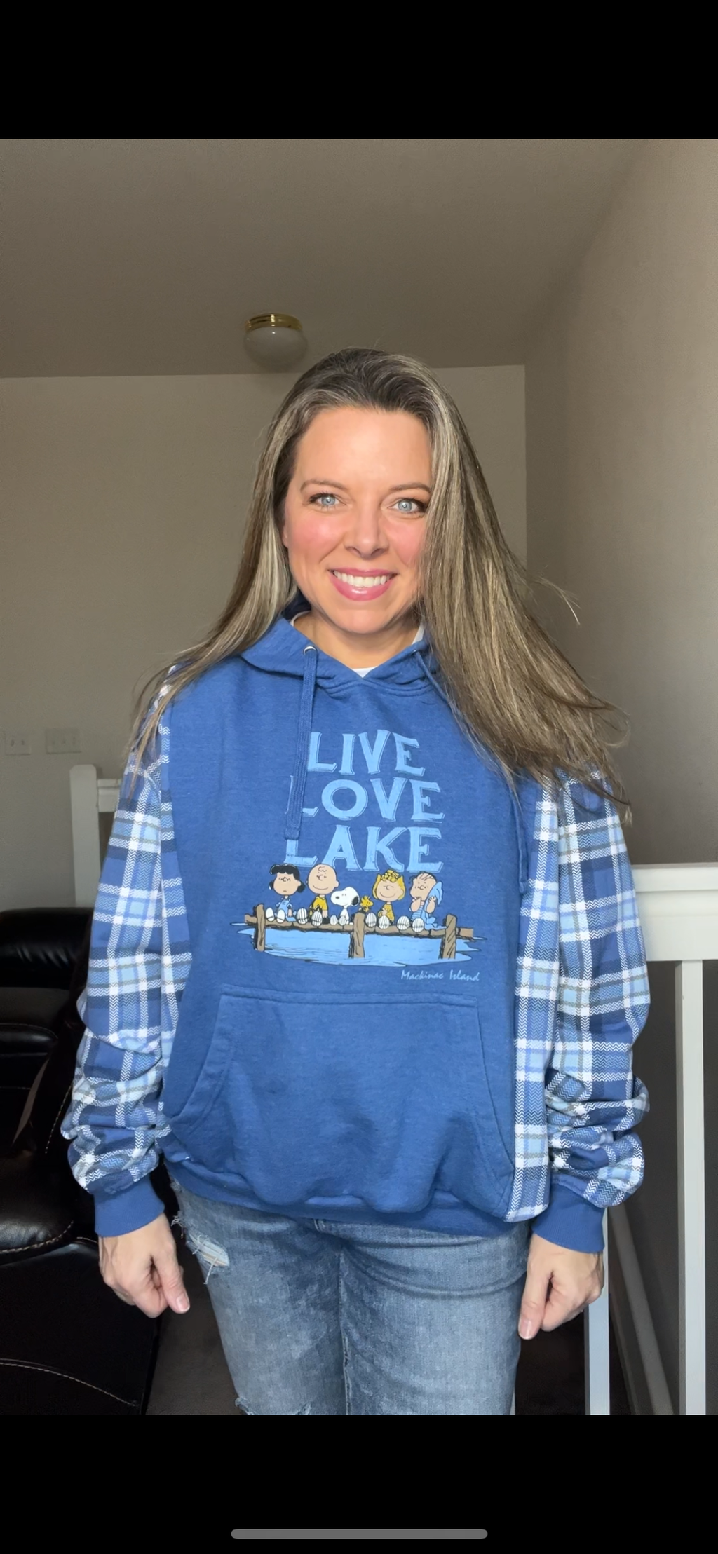Upcycled Snoopy Lake – women’s M/L – thick sweatshirt with sweatshirt sleeves