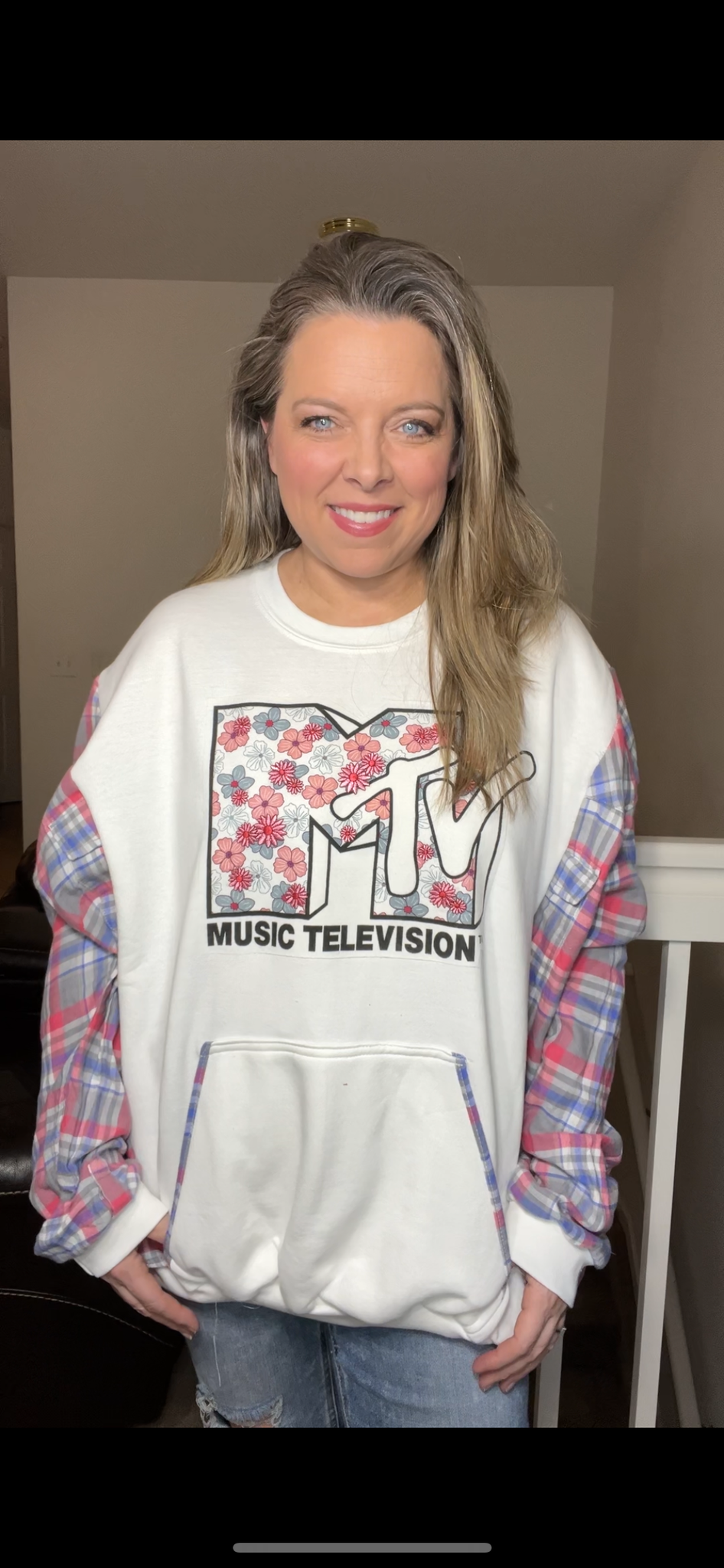 Upcycled MTV – women’s 3X – middleweight sweatshirt with flannel sleeves