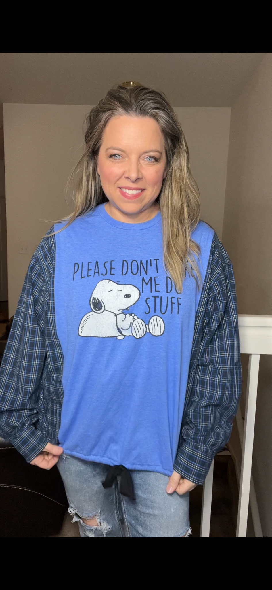 Upcycled Blue snoopy – women’s XL – thin T-shirt with flannel sleeves