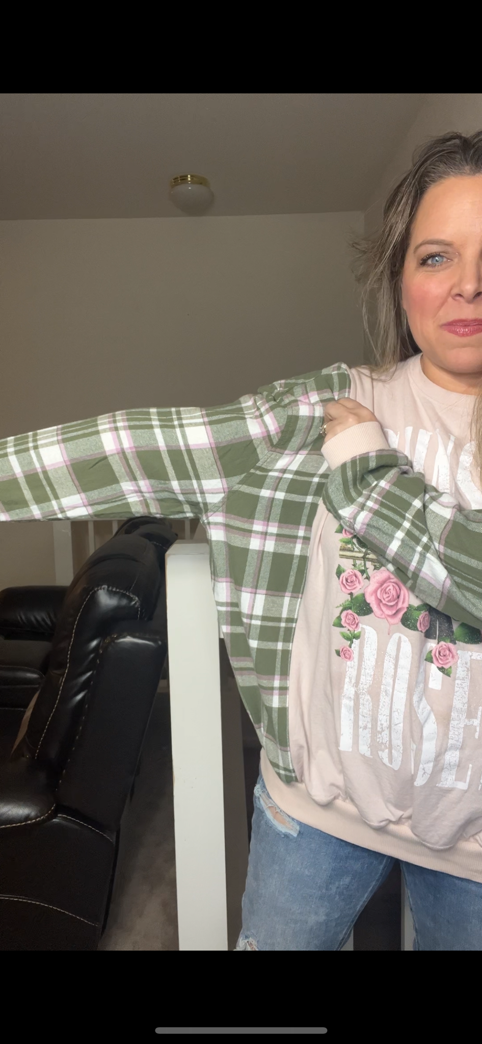 Upcycled Guns N’ Roses – women’s 1X/2X – T-shirt with flannel sleeves – sleeves more fitted