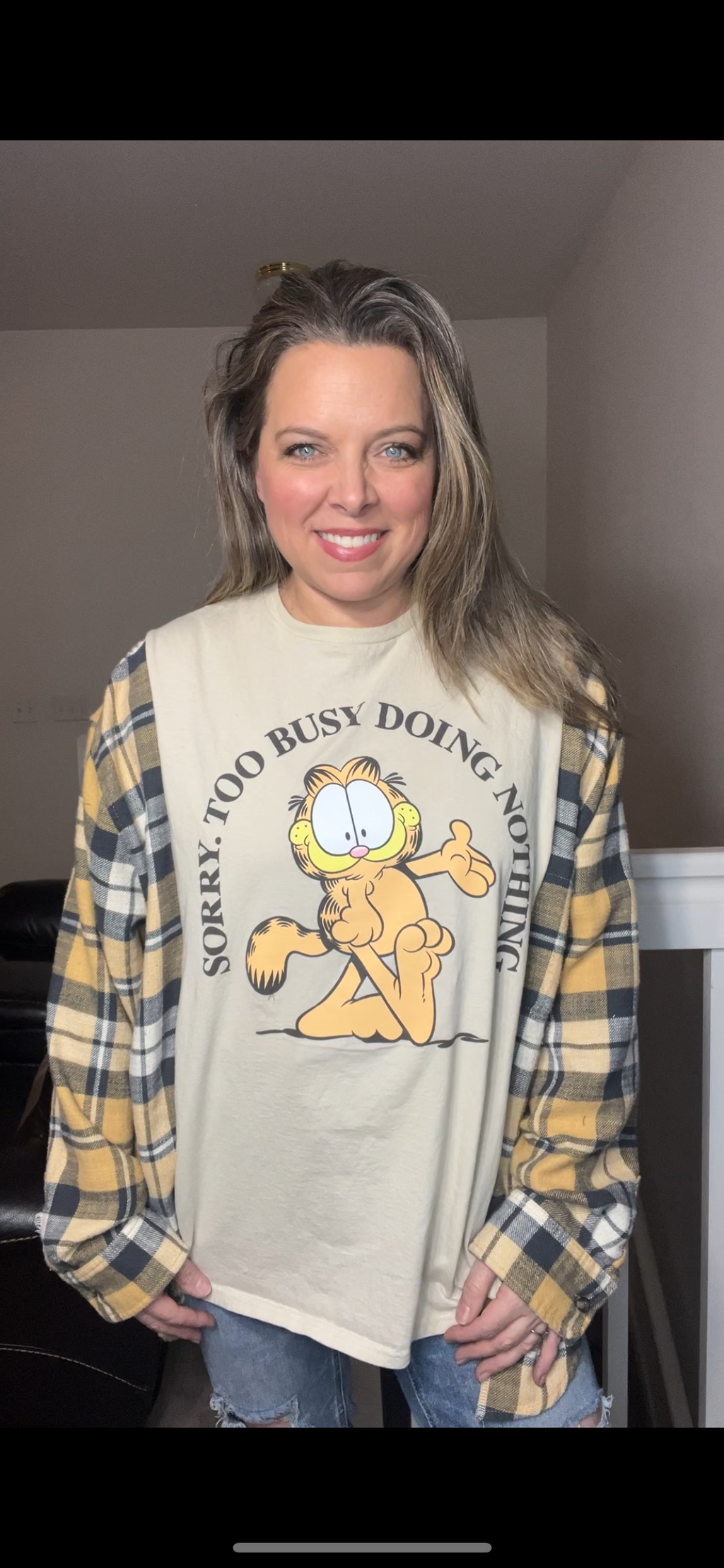 Upcycled Garfield – women’s 2X – T-shirt with flannel sleeves