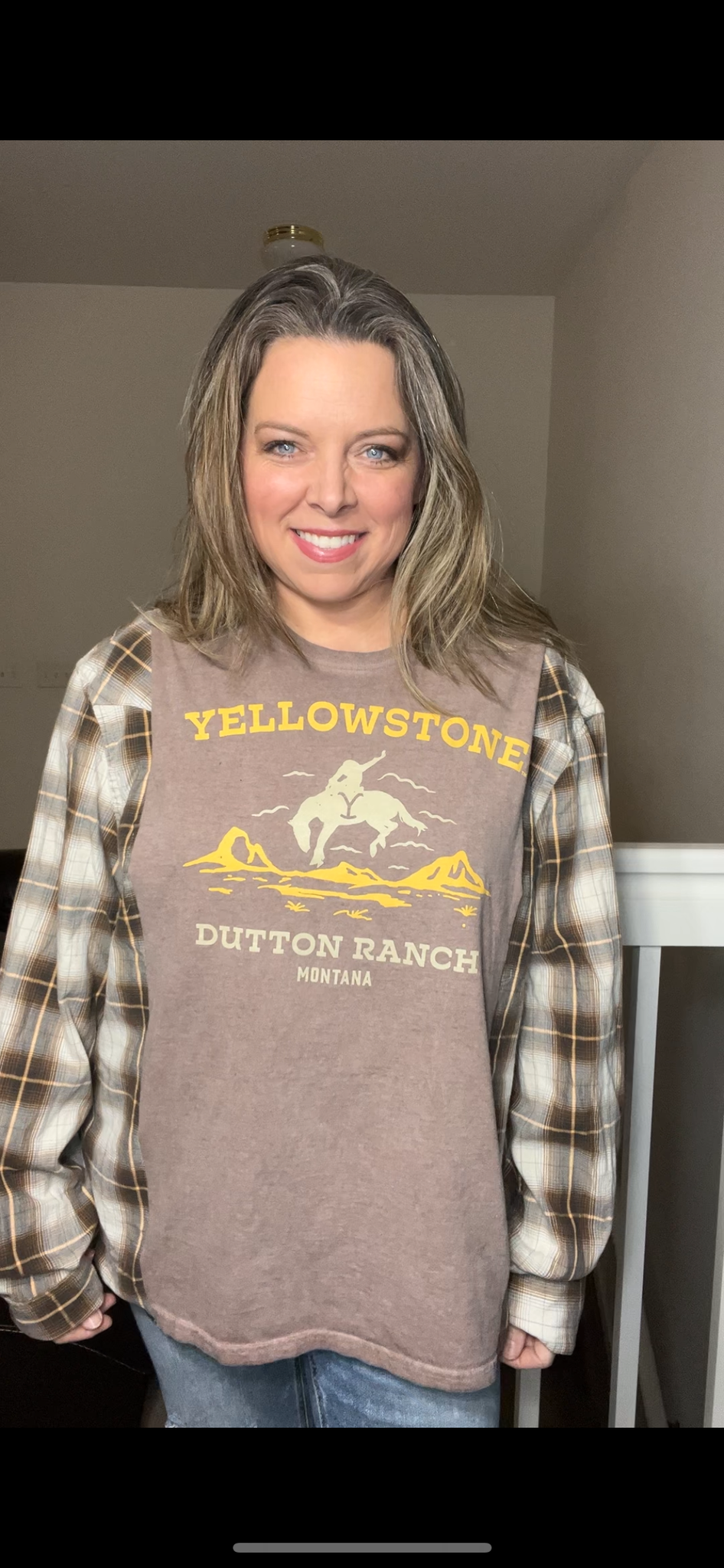 Upcycled Yellowstone – women’s large – Tshirt with flannel sleeves