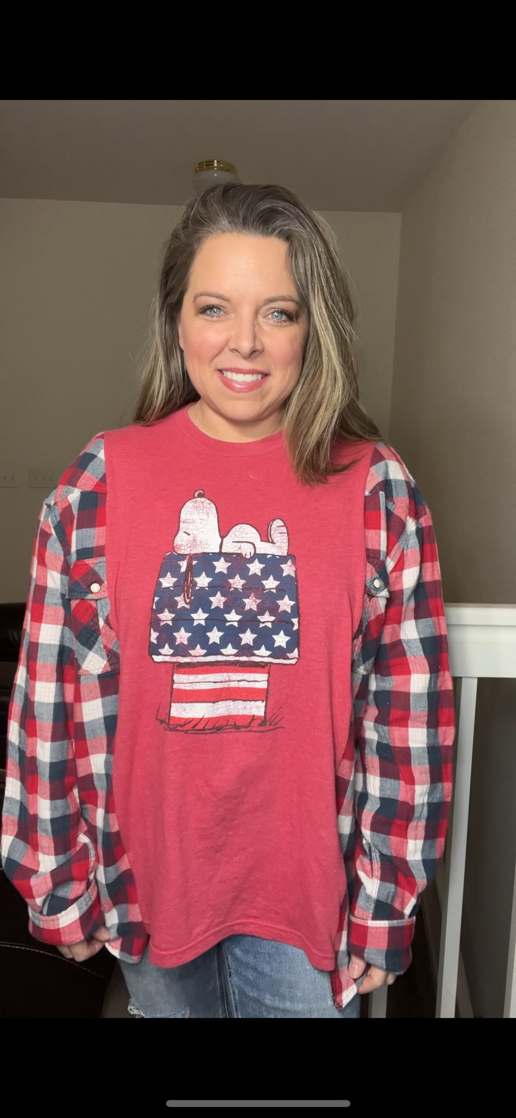 Upcycled USA snoopy – women’s XL – thin T-shirt with flannel sleeves