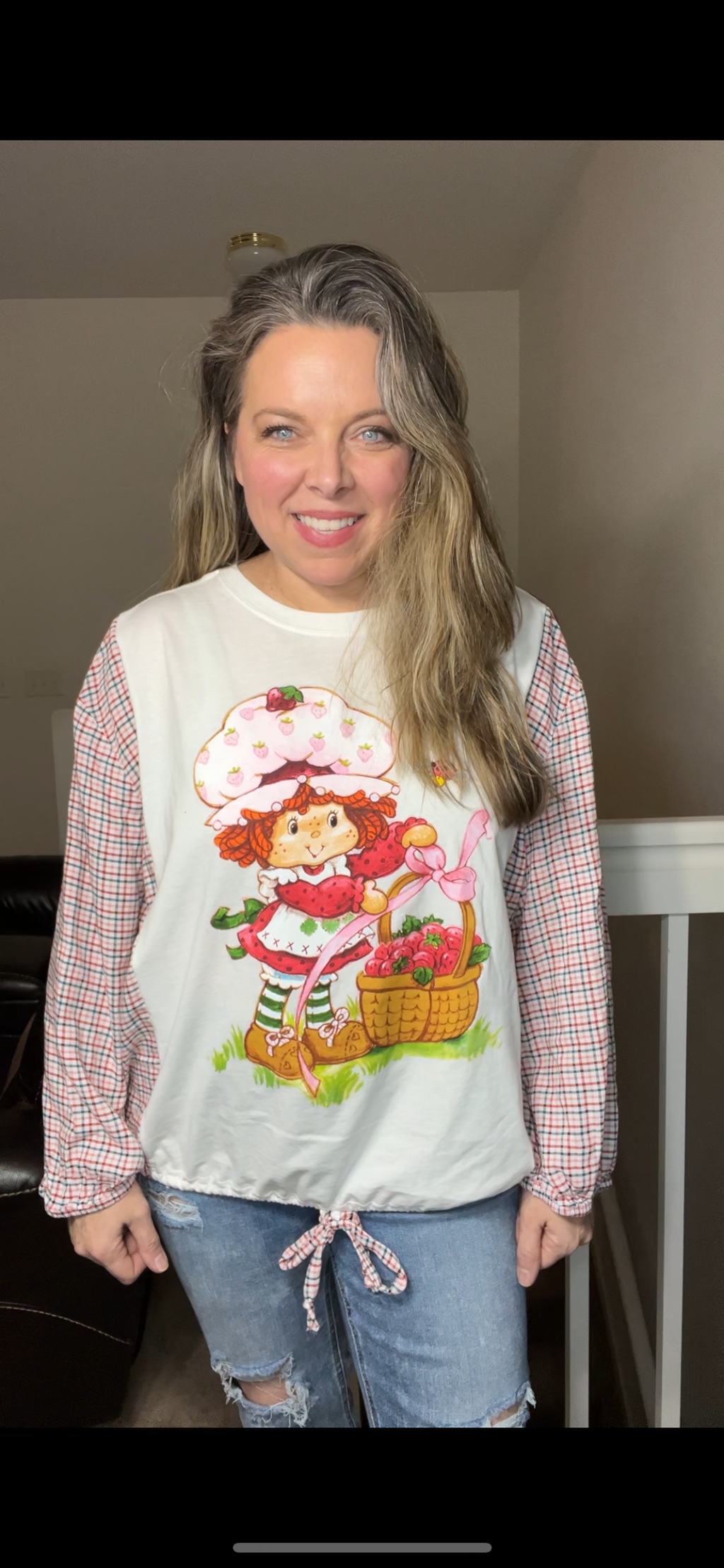 Upcycled Strawberry shortcake – women’s medium/large – T-shirt with thin sleeves